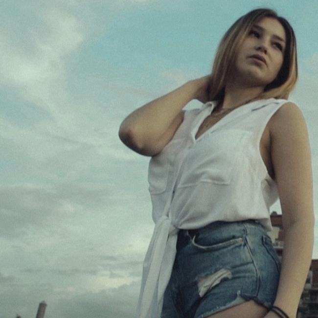 Karola ft. Mr.Busta - Méreg